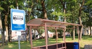 Vandalai siautėjo autobusų stotelėse.