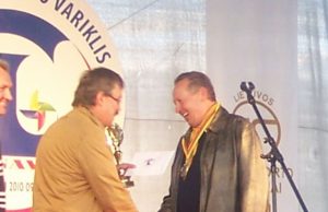 Vadovų konkurse UAB „Rokiškio autobusų parko“ direktoriaus pavaduotojas Alfonsas Guzikauskas (dešinėje) pelnė laurus. V.Repčio nuotr.