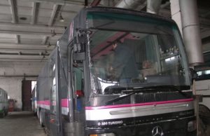 Nenauji tarpmiestiniai Rokiškio autobusų parko autobusai vis dažniau svečiuojasi remonto dirbtuvėse. D. Zibolienės nuotr.