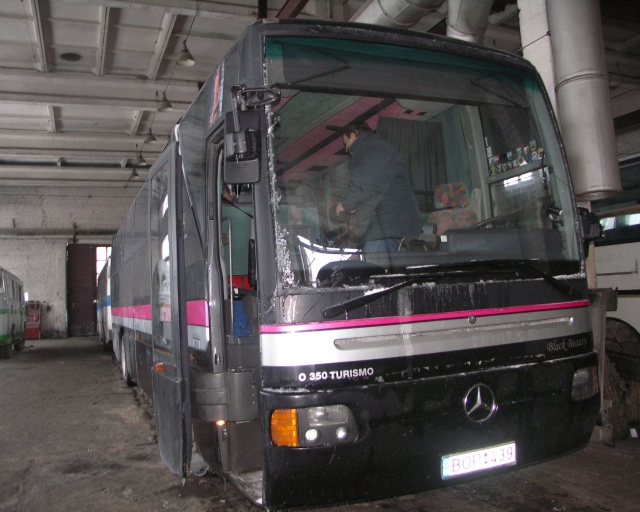 Nenauji tarpmiestiniai Rokiškio autobusų parko autobusai vis dažniau svečiuojasi remonto dirbtuvėse. D. Zibolienės nuotr.