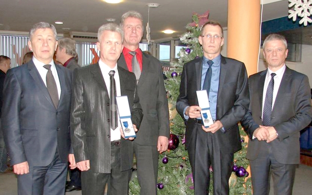 Po apdovanojimų ceremonijos: (iš kairės) „Linava“ generalinis sekretorius Vytautas Milėnas