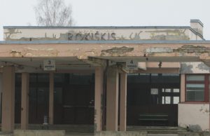 Baigėsi terminas investuotojams teikti pasiūlymus senajai Rokiškio autobusų stočiai nugriauti ir naujai pastatyti. N.Byčkovskio nuotr.