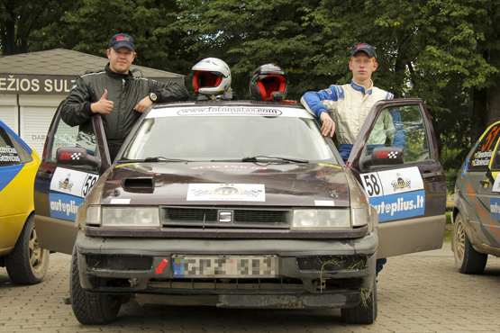 Rokiškėnai  lenktynininkai G.Bajorūnas (dešinėje) ir M.Valiulis patenkinti savo pasiektais rezultatais. M.Valiulio archyvo nuotr.