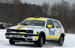 Lenktyniniai automobiliai: nuomoti pigiau nei pirkti Nuomotu automobiliu „Velykų taurės“ varžybose Matas Valiulis iškovojo du bronzos medalius. M.Valiulio archyvo nuotr.