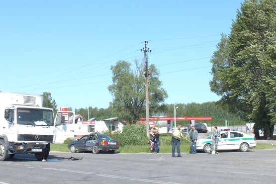 Neatsargus jaunos vairuotojos manevras sankryžoje baigėsi avarija