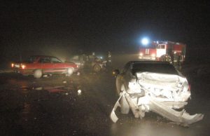 Sankryžoje į Kavoliškį sužaloti keturi žmonės ir apdaužyti trys automobiliai. D.Zibolienės nuotr.