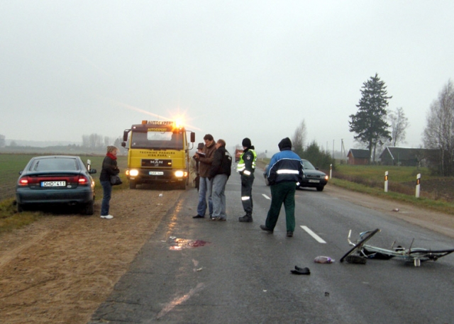 Susidūrimas su „Mazda“ nusinešė dviratininko gyvybę. A.Minkevičienės nuotr.