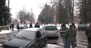 Avarijos ties „Spektro“ parduotuve priežastis – slidžiame kelyje nepasirinktas saugus greitis. R.Kilkaus nuotr.