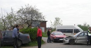 Kauno gatvėje į autoįvykį pateko net trys automobiliai.