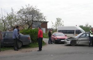 Kauno gatvėje į autoįvykį pateko net trys automobiliai.