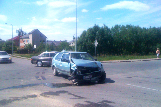 Šeštadienį Pandėlio ir Topolių gatvių sankryžoje įvyko avarija. K.Susnytės nuotr.