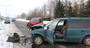 „VW Passat“ rėžėsi į „Mitsubishi Colt“. D.Zibolienės nuotr.