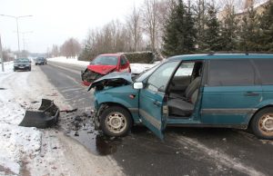 „VW Passat“ rėžėsi į „Mitsubishi Colt“. D.Zibolienės nuotr.