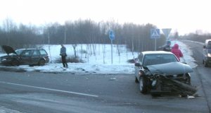 Miesto aplinkkelio atkarpa ties Daržų gatve ne pirmą kartą skaudžiai patikrina vairuotojų budrumą. R.Kilkaus nuotr.