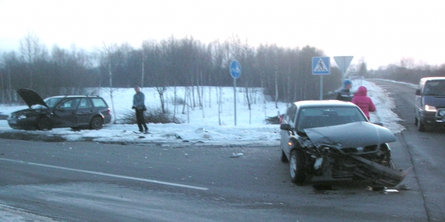 Miesto aplinkkelio atkarpa ties Daržų gatve ne pirmą kartą skaudžiai patikrina vairuotojų budrumą. R.Kilkaus nuotr.