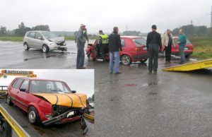 Krepšinio simbolika paženklintas automobilis  gerokai sulamdytas. A.Minkevičienės nuotr.