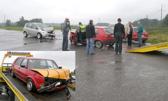 Krepšinio simbolika paženklintas automobilis  gerokai sulamdytas. A.Minkevičienės nuotr.