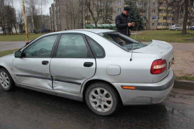 Avarijoje daugiausiai sudaužyta „Volvo“. D. Zibolienės nuotr.