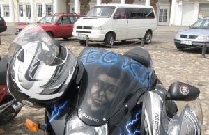 Miestą drebino baikeriai Kaip Ūdrio arijoj: „Aš papuošiu žirgo galvą ...“ A.Minkevičienės nuotr.