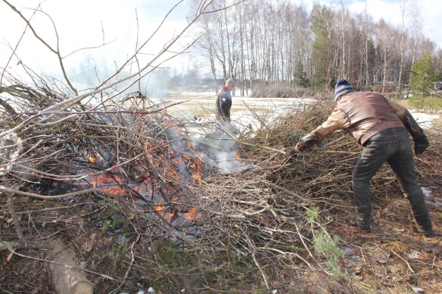 Degančių atliekų dūmai erzina kaimynus.