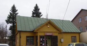 Šią Bajorų kaimo parduotuvę apiplėšė kaukėti plėšikai. A.Minkevičienės nuotr.