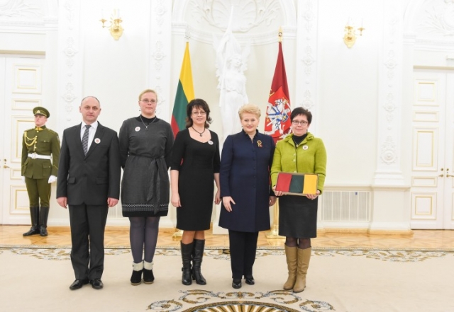 Bajorų bendruomenės nariai su prezidente Dalia Grybauskaite. R. Dačkaus nuotr.