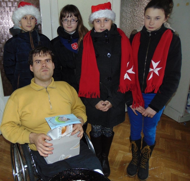 Antanas Balčiūnas džiaugėsi galimybe pabendrauti su Kriaunų jaunaisiais maltiečiais. R. Pivoriūnienės nuotr.