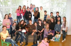 „Pandėlio balsiukams“ – 20 metų Po konkurso „Obels žiedo giesmė“ - linksmybės namuose.