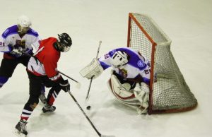 Kauno „Baltų ainiai” iš rokiškėnų išplėšė pergalę Varžybų akimirka. Hockey.lt nuotr.