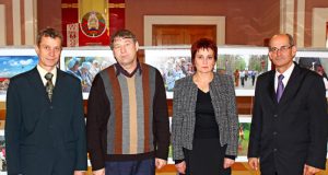 Parodos autorius  E.Motuzas (iš kairės)