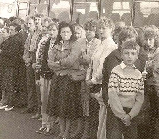 1989 m. vykti į Baltijos kelią panoro daug rokiškėnų. Krašto muziejaus archyvo nuotr.