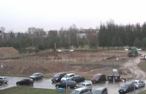 Nuo ankstyvo ryto Rokiškio baseino statybvietėje vyksta darbas. A. Kaupienės nuotr.