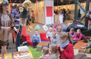 Bibliotekininkių įspūdžiai sugrįžus iš Vilniaus knygų mugės Knygų mugės renginio akimirka. Rajono bibliotekos archyvo nuotr.