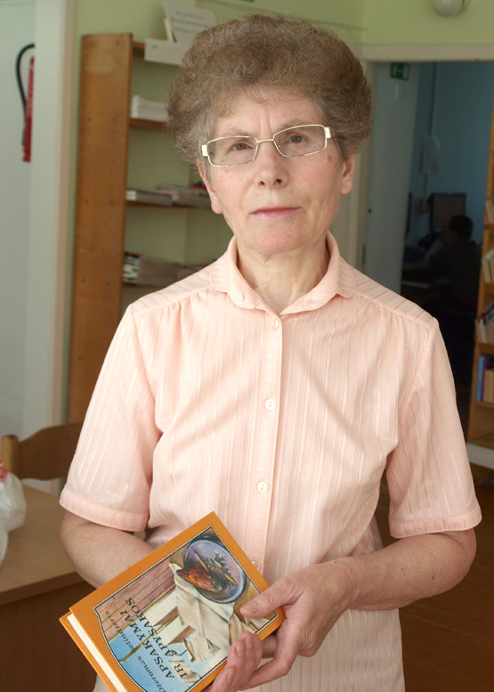 Bibliotekininkė Laima Navadničėnienė dėkojo už vertingas knygas. N.Byčkovskio nuotr.