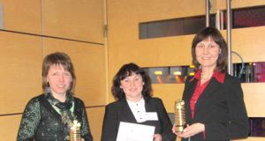 Rajono bibliotekininkių Almos Mekšėnienės (iš kairės)