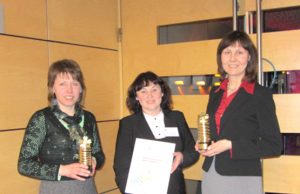 Rajono bibliotekininkių Almos Mekšėnienės (iš kairės)