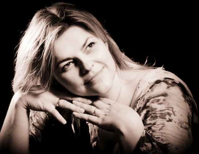 V.Bičiūnaitė svajoja apie savo fotografijos studiją. V.Bičiūnaitė svajoja apie savo fotografijos studiją.