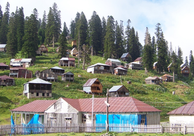 Bachmaro kurortas įsikūręs tarp kalnų. Bachmaro kurortas įsikūręs tarp kalnų.