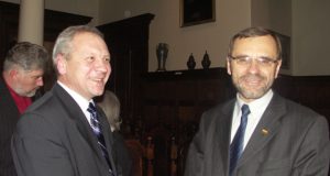 Buvęs rajono meras Almantas Blažys (kairėje) traukiasi iš Tėvynės Sąjungos-Lietuvos krikščionių demokratų partijos Rokiškio skyriaus pirmininko pareigų.