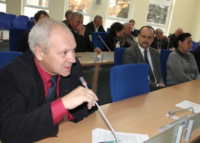 Rajono mero pavaduotojas Egidijus Vilimas (dešinėje) įtaria Rajono mero pavaduotojas Egidijus Vilimas (dešinėje) įtaria