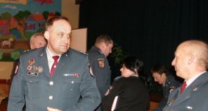 Panevėžio apskrities policijos vadovas Rimantas Bobinas (kairėje) rajono policijai lengvų metų nežadėjo. Greta – rajono komisariato viršininkas Stasys Meliūnas. A.Minkevičienės nuotr.