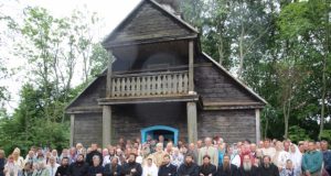 Bobriškio maldos namų jubiliejų primins bendra šventės dalyvių nuotrauka. L.Dūdaitės nuotr.