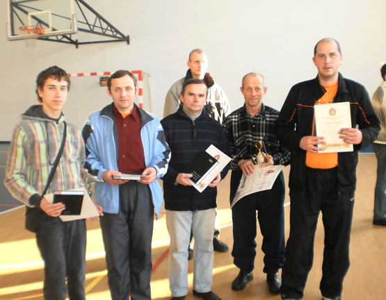 Rokiškio neįgaliųjų sporto klubo „Olimpija“ komanda – A.Krasauskas (iš kairės) Rokiškio neįgaliųjų sporto klubo „Olimpija“ komanda – A.Krasauskas (iš kairės)