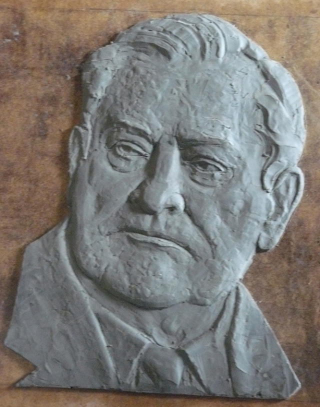 Bronziniame bareljefe rokiškėnai neatpažįsta velionio Prezidento Algirdo Mykolo Brazausko. Bronziniame bareljefe rokiškėnai neatpažįsta velionio Prezidento Algirdo Mykolo Brazausko.