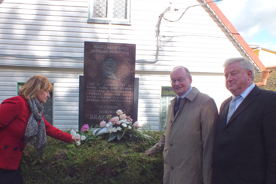 Seimo pirmininko pavaduotojas Č.Juršėnas (centre)