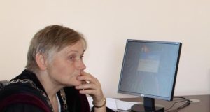 Teismo pirmininkei Nijolei Bražiūnienei kilo abejonių dėl itin dažno Neįgaliųjų draugijos Rokiškio skyriaus pirmininkės Janinos Šliominos tarpininkavimo.