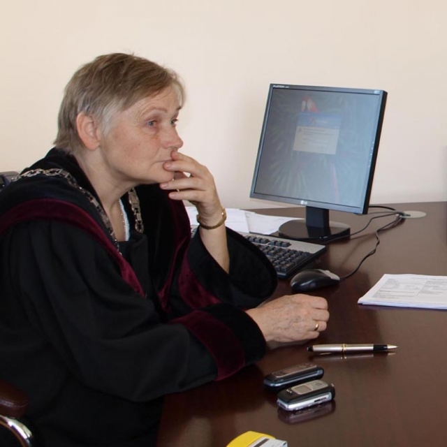 Teismo pirmininkei Nijolei Bražiūnienei kilo abejonių dėl itin dažno Neįgaliųjų draugijos Rokiškio skyriaus pirmininkės Janinos Šliominos tarpininkavimo. Teismo pirmininkei Nijolei Bražiūnienei kilo abejonių dėl itin dažno Neįgaliųjų draugijos Rokiškio skyriaus pirmininkės Janinos Šliominos tarpininkavimo.