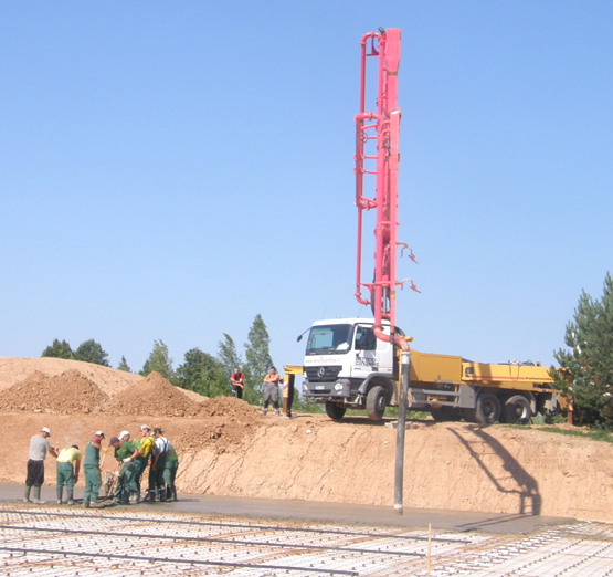 Rangovams nepavyko tinkamai išlieti Velykalnio teniso kortų pagrindo. L.Dūdaitės nuotr. Rangovams nepavyko tinkamai išlieti Velykalnio teniso kortų pagrindo. L.Dūdaitės nuotr.