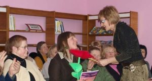 Vilniaus universiteto doktorantę Vilmą Bukaitę (viduryje) rašyti knygą apie Vladą Mironą paskatino istorikė