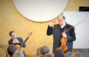 Smuikininkas Gediminas Dalinkevičius ir gitaristas Simonas Bušma. Asmeninio archyvo nuotr.